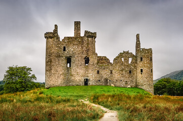 Fototapeta na wymiar Scenic view of medieval Kilchurn castle in Scottish Highlands