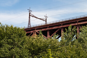 Fototapeta premium Elevated Electrical Train Tracks on Randalls and Wards Islands in New York City