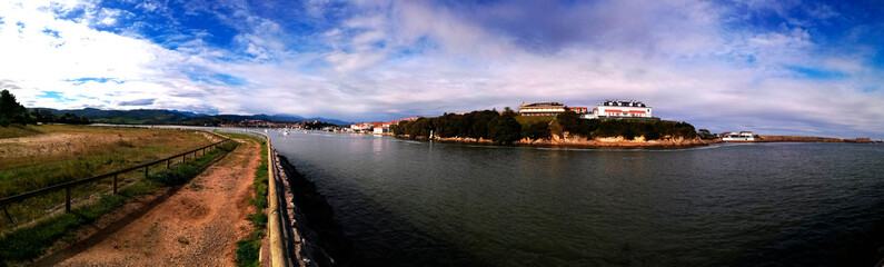 Obraz premium San Vicente de la Barquera (Cantabria)