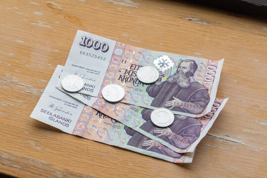Coins and banknotes in Icelandic crown.