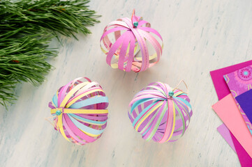 Step 7. Step by step instruction: how to make a christmas ball out of colored cardboard.