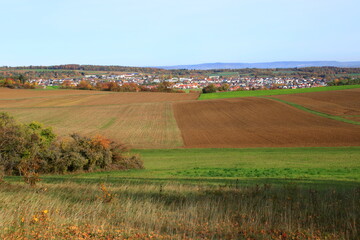 Blick über das Heckengäu auf die Gemeinde Weissach im Landkreis Böblingen