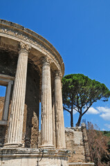 Tivoli - particolare del tempio della Sibilla	