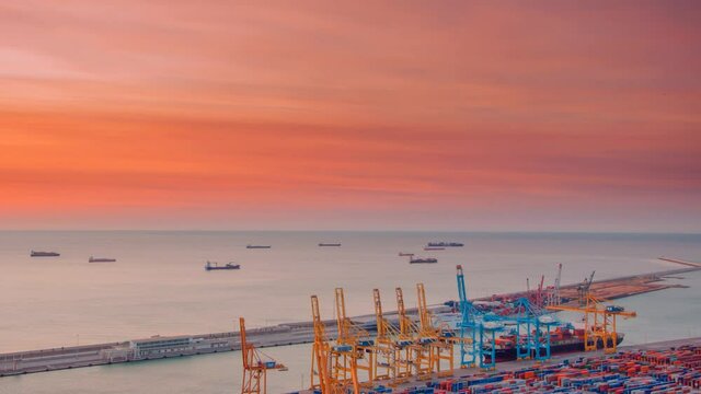 Time-lapse of an amazing sunrise in Barcelona port