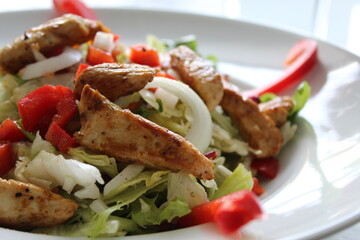 Salat mit Hähnchenbruststreifen 2