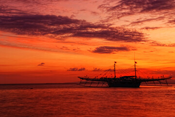 Fototapeta premium ship in the sunset