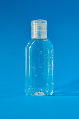 Desinfektionsgel auf Blau