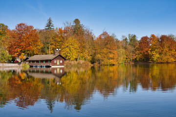 Fototapeta na wymiar Hinterbrühler See, München im Herbst