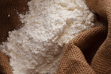 ドンゴロスに入った小麦粉