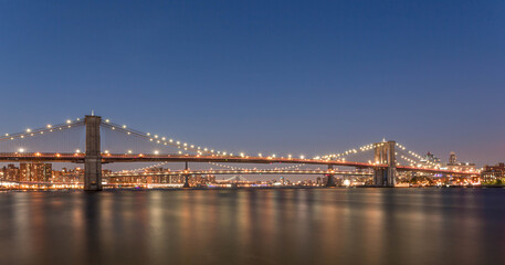 Fototapeta na wymiar the Brooklyn bridge at night
