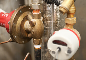 Cranes for controlling underfloor heating and batteries in a house
