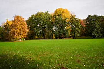 Naklejka premium Park in Fürth, Germany during autumn season