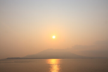天保山からの桜島の朝