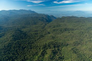 Serra do mar no Paraná coberto com Mata Atlântica © Zig Koch
