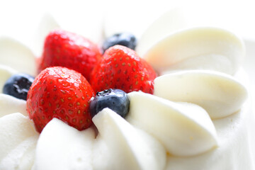 皿の上のショートケーキ