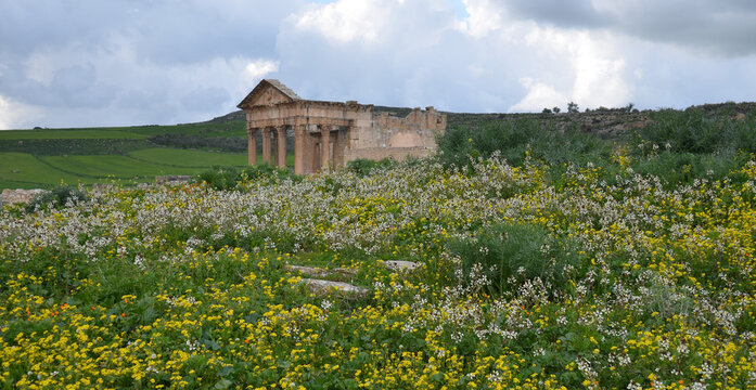 Vistas sobre las ruinas de la ciudad romana de Dougga en el norte de Tunez