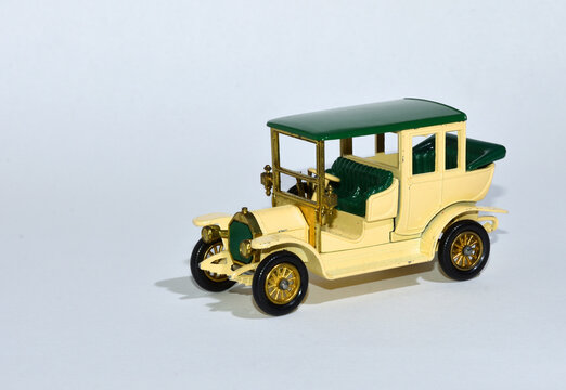  Toy diecast model car 1910 Benz Limousine Y3  a Matchbox yesteryear product by Lesney with white background.