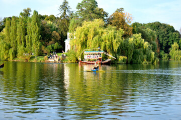 Obraz premium landscape, lake, boats with vacationers as a texture for the background