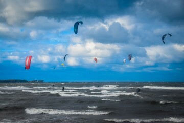 Kitesurfer an der Ostsee, Stein, Kieler Förde