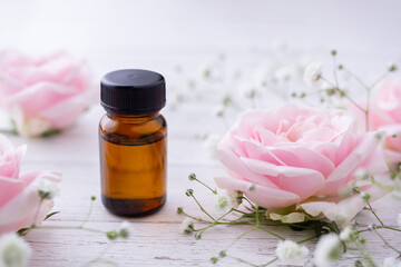 アロマオイルとピンクの薔薇　アロマセラピーイメージ