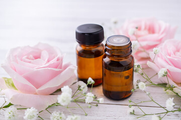 アロマオイルとピンクの薔薇　アロマセラピーイメージ