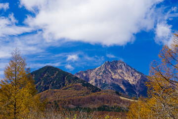 Naklejka premium 秋の赤岳と牛首山
