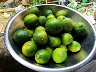 limes in a bowl