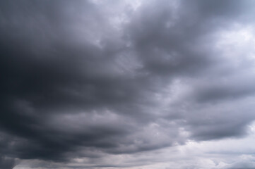 Fototapeta na wymiar gray sky with threatening stomy clouds 