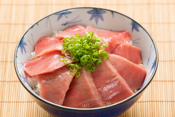 まぐろ丼