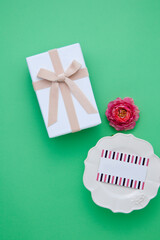 プレゼントボックスとカード