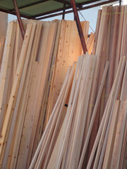 Fototapeta na wymiar 製材所の材木