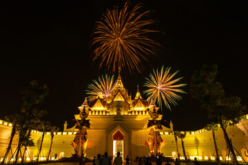 Fototapeta na wymiar Colorful firework at floating market and traditional show new landmark Legent siam pattaya Chonburi,Thailand.