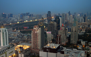Naklejka premium Bangkok, Thailand - View from Red Sky Bar at Twilight