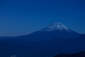 Fototapeta na wymiar 櫛形山からの夜の富士山