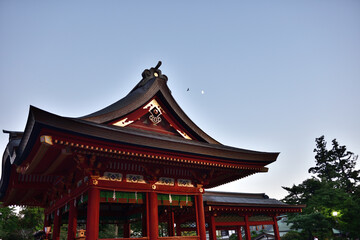 Fototapeta na wymiar 夕暮れの鎌倉鶴岡八幡宮　舞殿