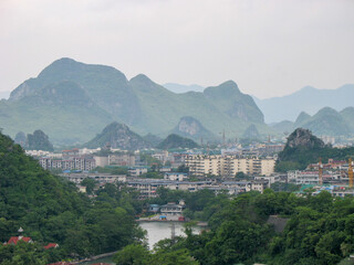 Fototapeta premium Guilin, Guangxi/China-May 4th 2006: Guilin city landscape