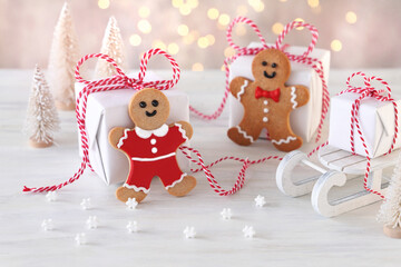 Gingerbread man cookies with Christmas gift boxes on Christmas decoration table.  Christmas and new year greeting card. ジンジャーマンクッキー クリスマスギフト