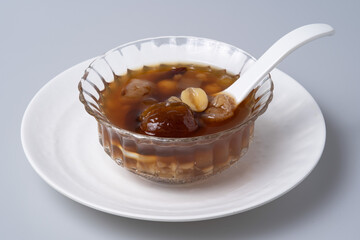 Sweet dessert: kind of Chinese dessert with boil sugar syrup is delicious here are many grains, including green beans, lotus seeds, millet, persimmon, jelly, longan,