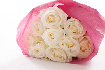 白いバラの花束