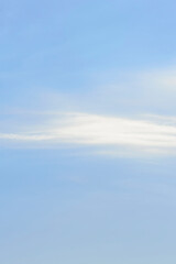 秋の空のうすい雲