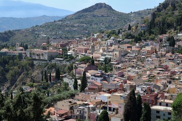 Fototapeta na wymiar Taormina - Panorama del borgo dal teatro antico