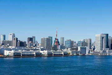 Fototapeta na wymiar 東京レインボーブリッジから望むベイエリアの風景
