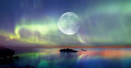 Papier Peint photo Lavable Aurores boréales Aurores boréales (Aurora borealis) dans le ciel avec une super pleine lune - Tromso, Norvège &quot Éléments de cette image fournis par la NASA&quot 