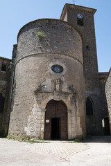 Fototapeta na wymiar Sainte-Eulalie-de-Cernon village médiéval en Aveyron. 