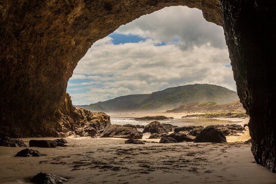 Sea cave arch at Bethells beach