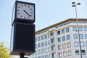 Fototapeta na wymiar Werbefläche an Großuhr in einer deutschen Stadt