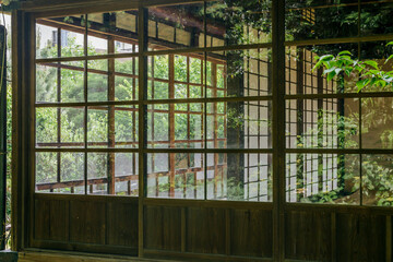 日本家屋のガラス窓