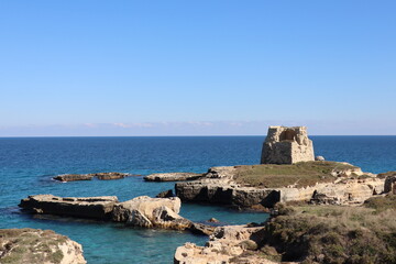 Torre di guardia lungo la costa pugliese