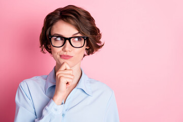 Close-up portrait of her she nice attractive lovely smart clever minded brown-haired girl executive...