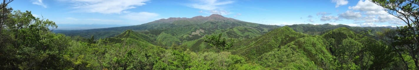 群馬県・栗生山からの展望 ～日本百名山赤城山を眺める～ (パノラマ)